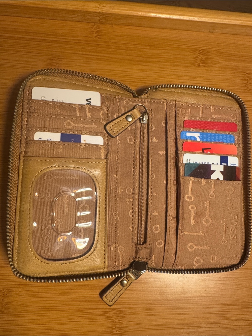 Fossil tan leather zip wallet with embossed logo - Picture 3 of 4